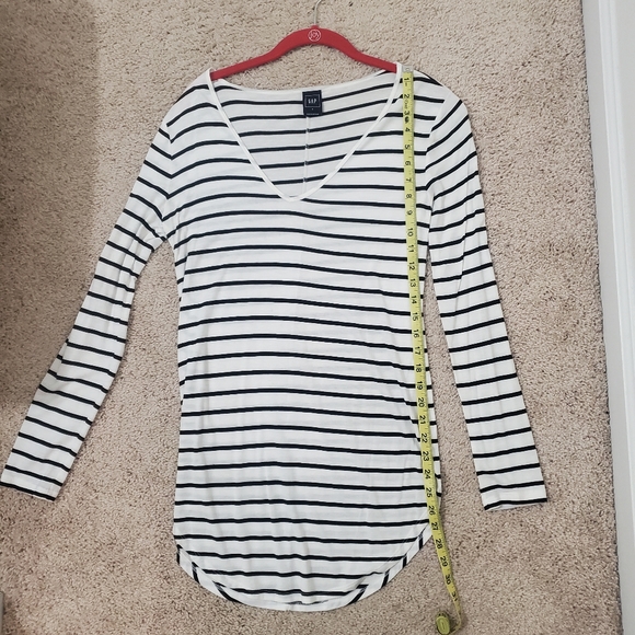 Gap Women's Stripe V Neck Top Size Small - Picture 5 of 5